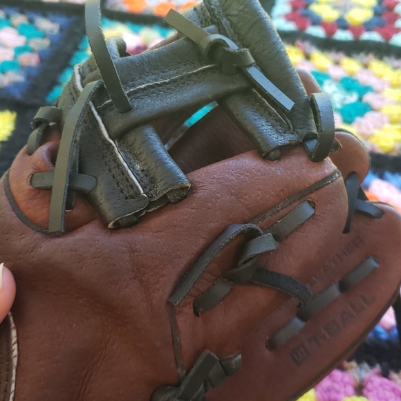 Wilson child sized T-ball glove - Picture 6 of 6